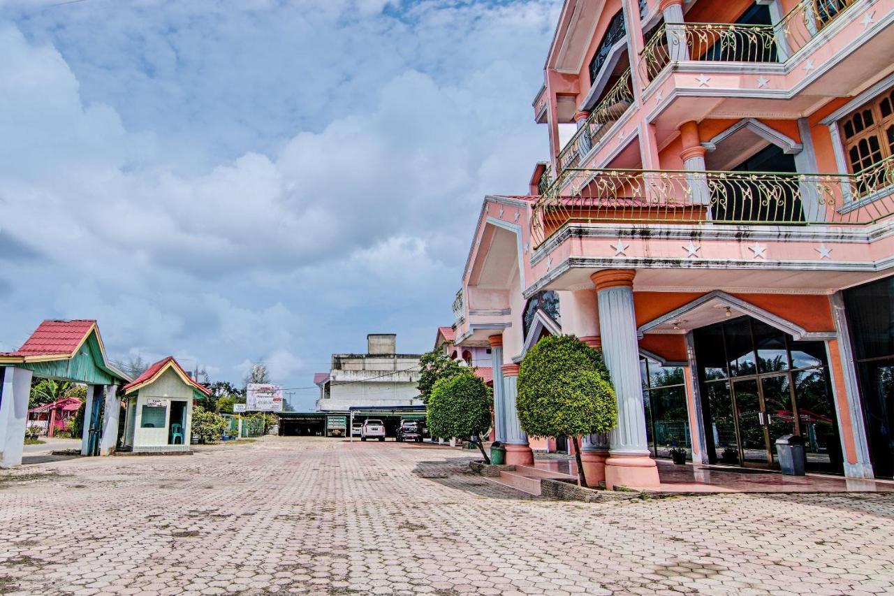 Oyo 92551 Netra Hotel Ujunbatu Ngoại thất bức ảnh